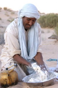 Brotbacken in der Sahara