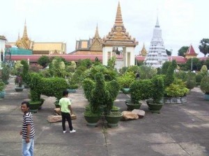 Im Garten des Koenigspalastes in Phnom Penh