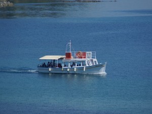 Mit dem Boot von Korfu nach Benitses