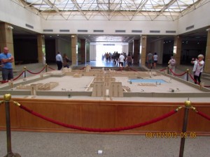 Besucherhalle Karnak Tempel