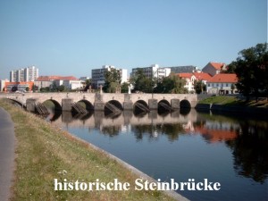 historische Steinbrücke über die Otava