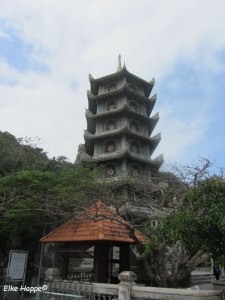 Xa Loi Tower mit dem Aufzug